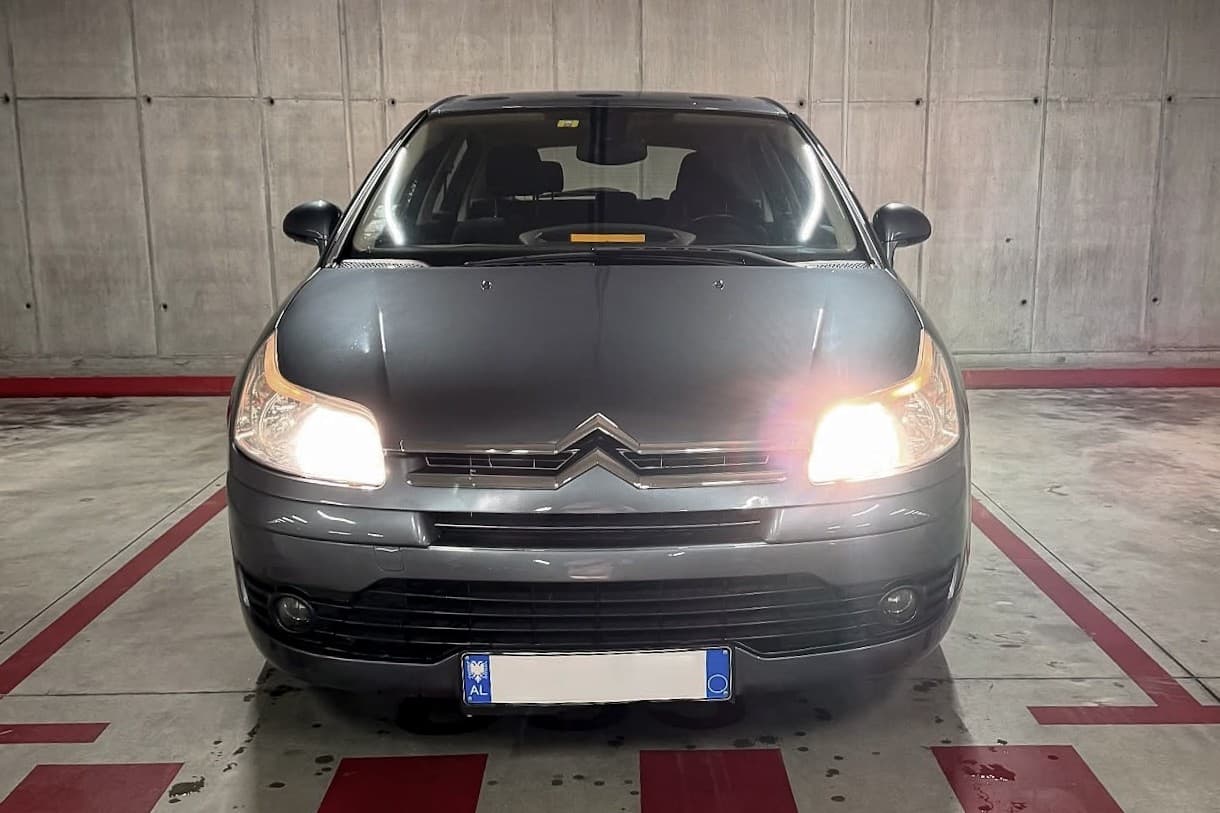 Citroën C4 front view